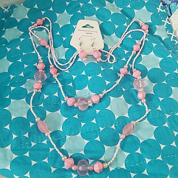 ❣3 for 25❣Arcrylic Necklace w pink jewels & pearls - Picture 2 of 3